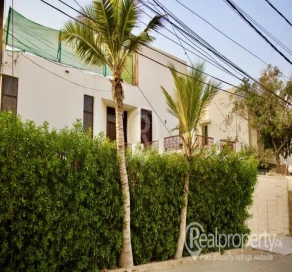 FULLY FURNISHED COMFORT UPPER PORTION