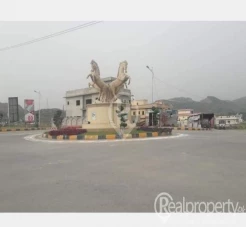 B-17 D block 35x70 plot for sale Corner