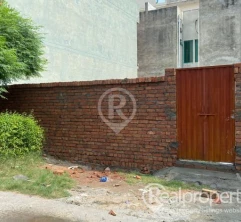 05 Marla plot for sale LDA All documents clear loctaion is the best walking distance UCP University or shoukat khanum hospital society enterance py 2nd plot hain 