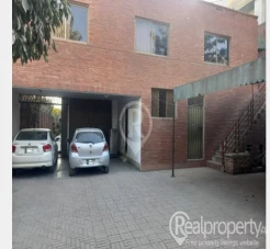 52 Marla BUILDING AVAILABLE FOR RENT