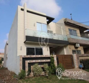 5 MARLA LUXURY HOUSE WITH FULL BASEMENT