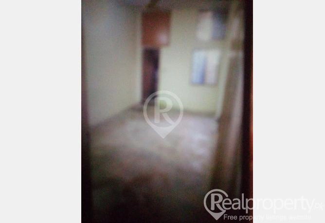 Low rent cleen floor good house