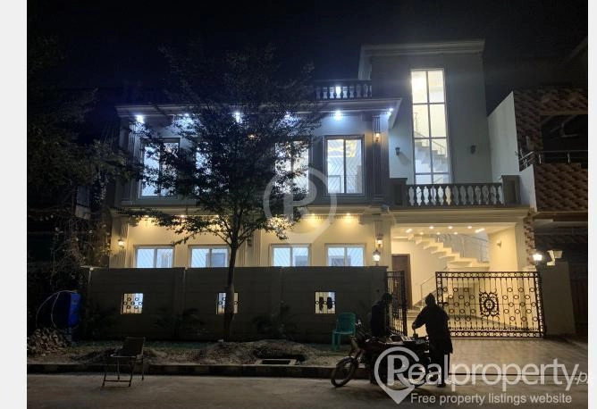 7 Marla Beautiful House For Sale on 60 Feet Road 