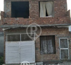 Malik Makan zaruratmand hai urgent sale University of Lahore ke opposite 03214219652