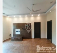 10 Marla House for rent 