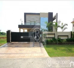 10 marla PLOT FOR SALE in D bock phase 8 bahria town on prime location