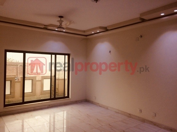 10 Marla house in Nasheman Iqbal