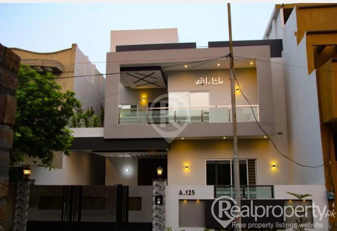 10 Marla Brand New Luxury House In Faisalabad