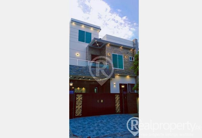 10 Marla Brand New House For Sale